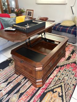 Coffee Table with Lift Top