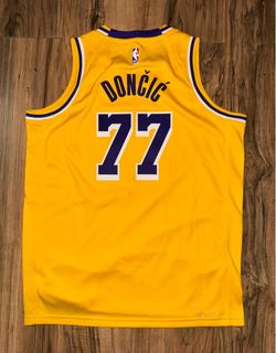 New Youth Size Large & XL LA Lakers Nike Luka Doncic Jerseys