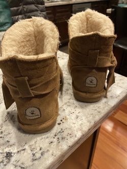 Bearpaw winter shoes size 2 girl/boy
