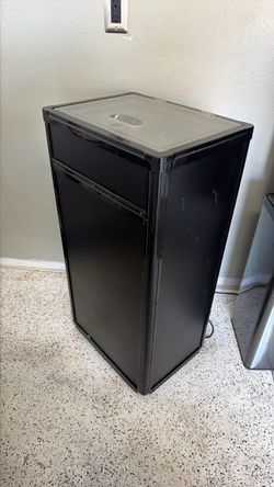 Beer/ water bottle Mini Fridge!