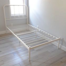 NewTwin Metal White Frame Bed 