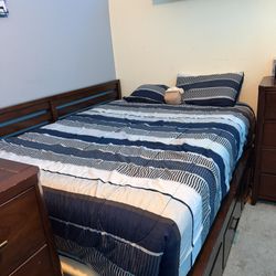 Queen-size bedroom set in excellent condition, made of solid wood, with 14 storage drawers. Comes from a smoke-free and pet-free home; offered at an 