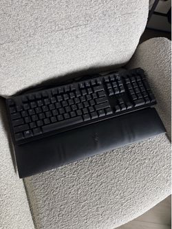 Razer Huntsman v2 wired keyboard