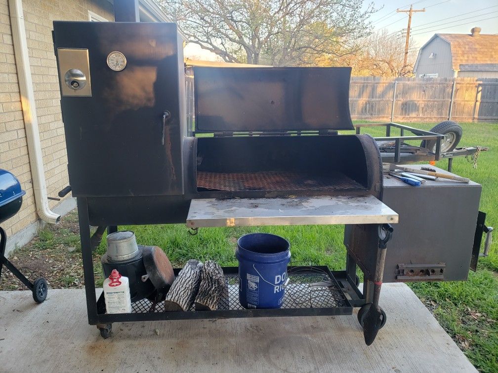 Tejas Smokers BBQ Pit