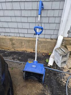 SNOW JOE ELECTRIC SNOW SHOVEL.
