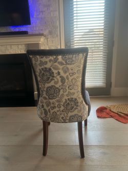 Venezia 54" Round White Faux Marble Dining Table