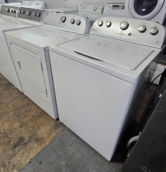 WHIRLPOOL WASHER AND DRYER SET 