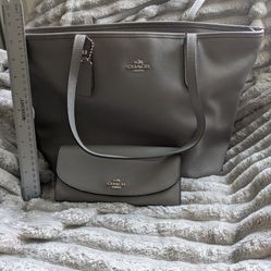 Coach Tote Bag And Matching Wallet 