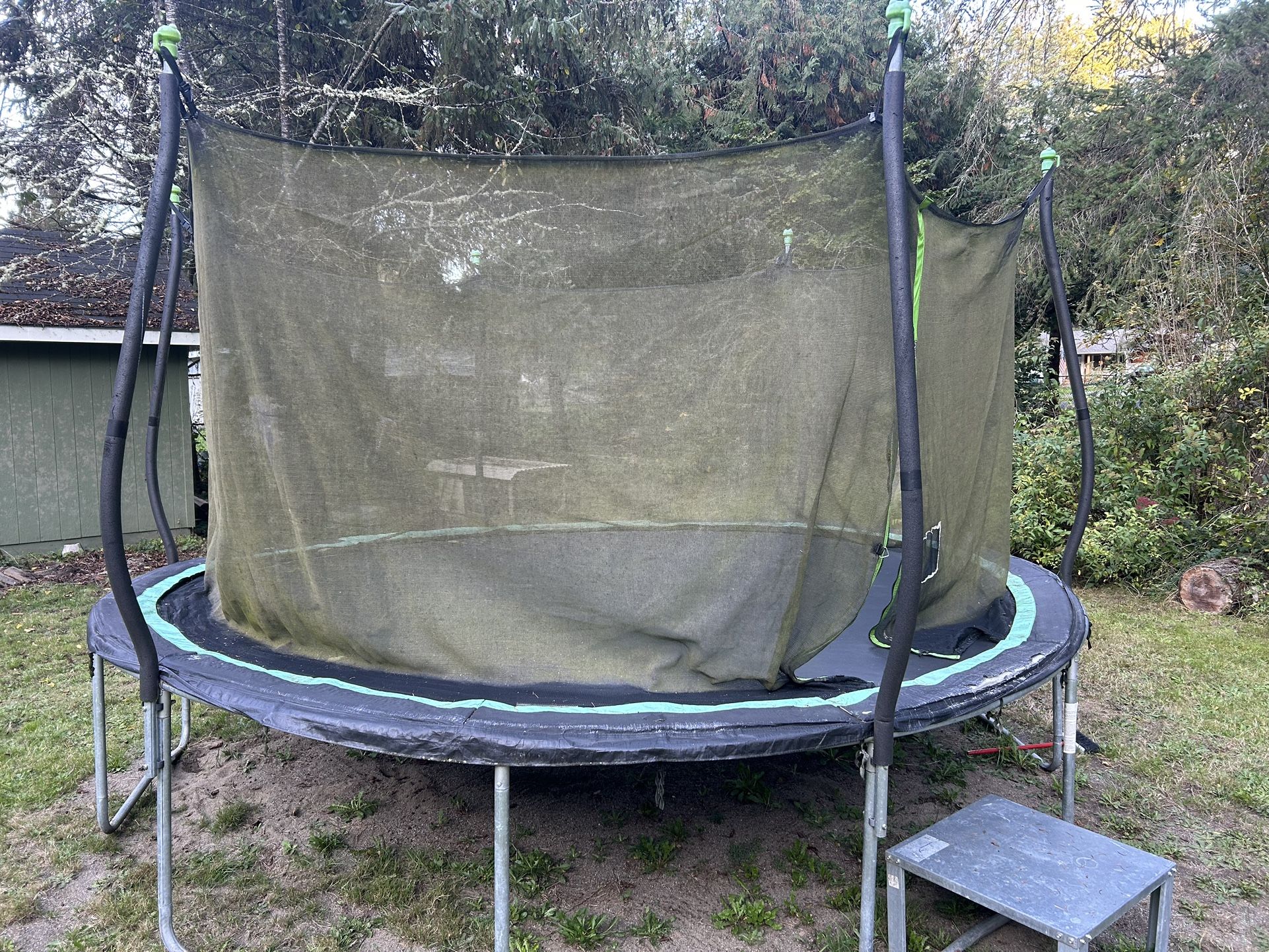14 Ft Trampoline with Protection Net