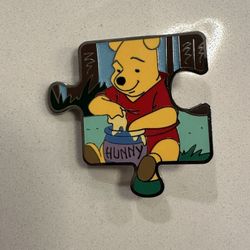 Disney Winnie the Pooh Character Connection LE Puzzle Piece Pin