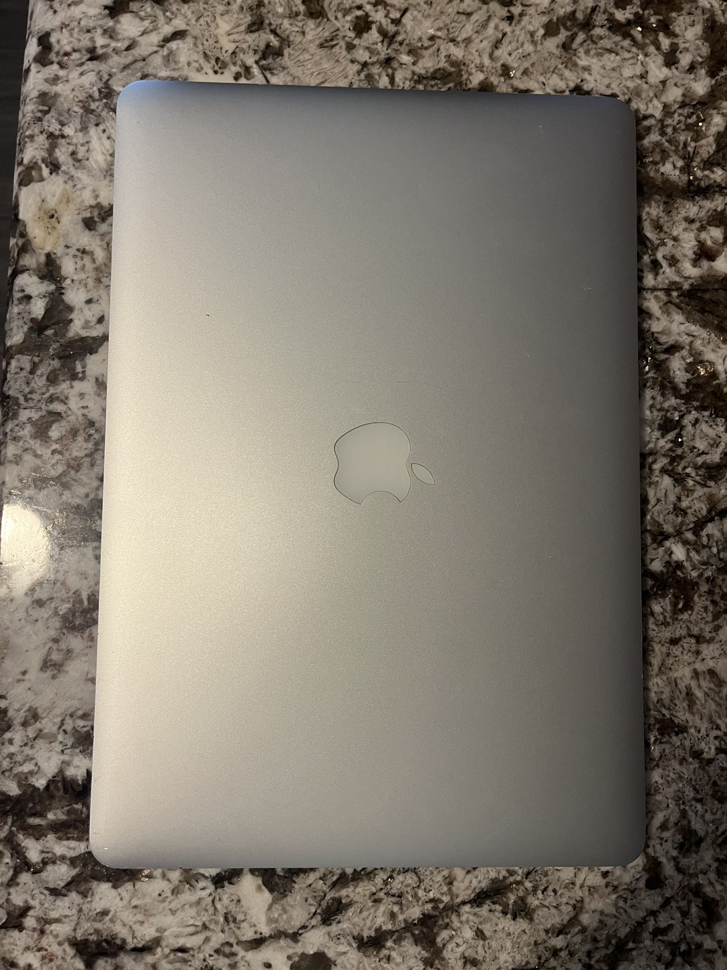 MacBook A1598