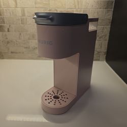 KEURIG SINGLE COFFEE MAKER IN PINK