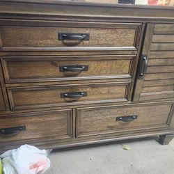 Like New DRESSER/SERVER. ANTIQUE OAK FINISHED 