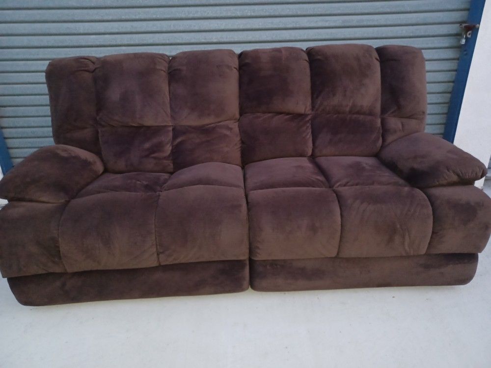 Pretty & Comfortable Sofa - Couch Recliner