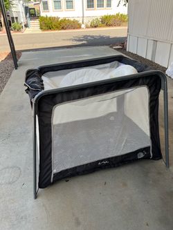 Ingenuity play yard pack n play with Bassinett