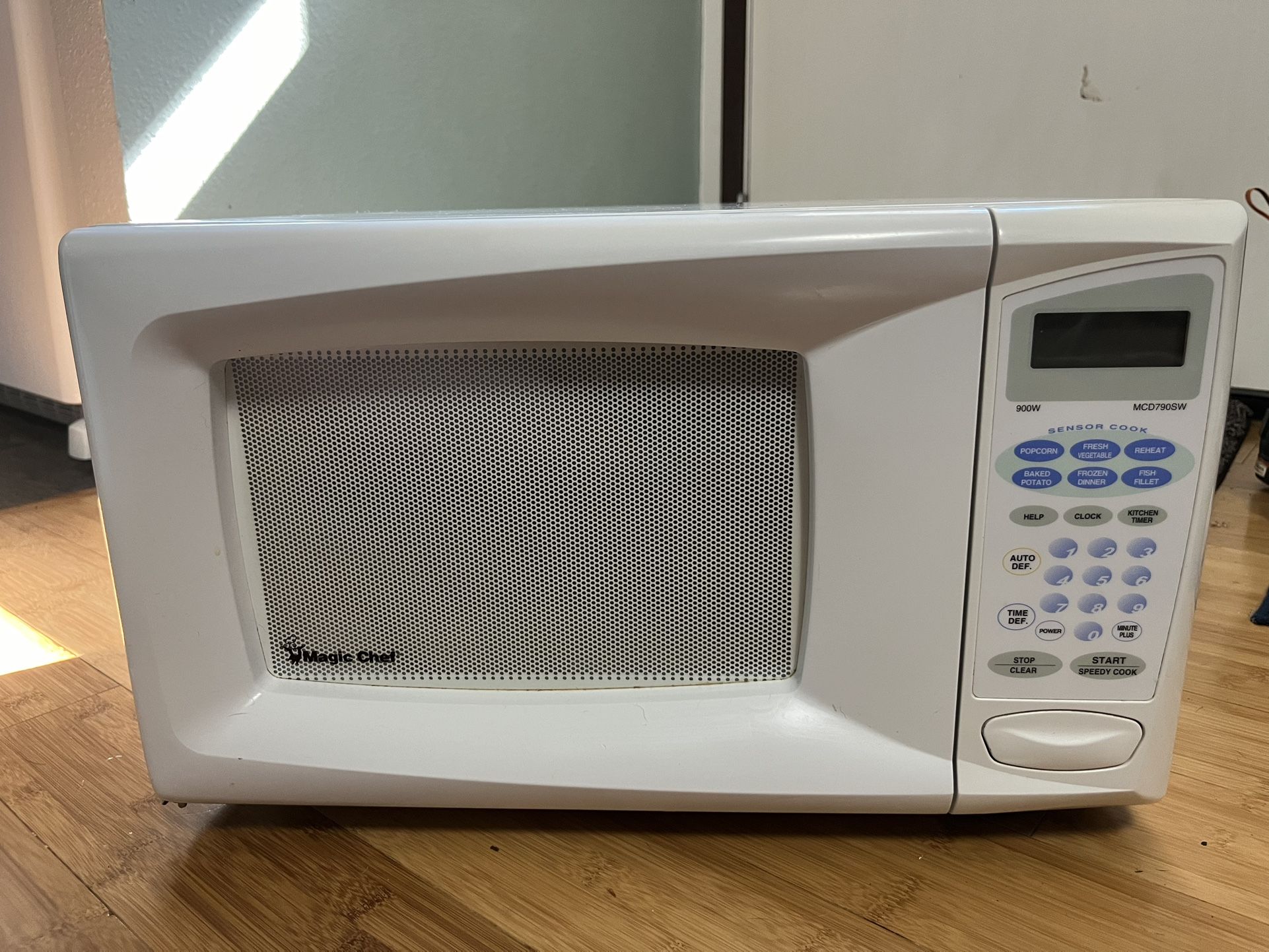 Microwave Magic Chef 900W
