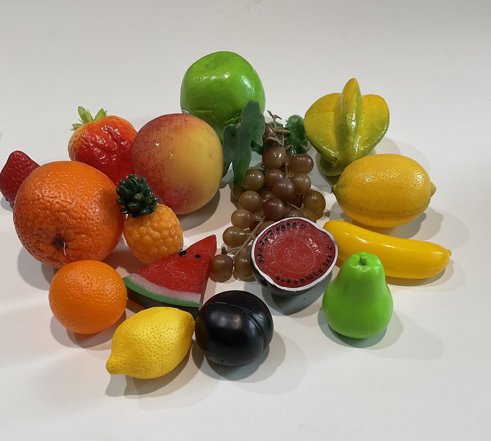 Play Set of 16 Plastic Real Size Fruits