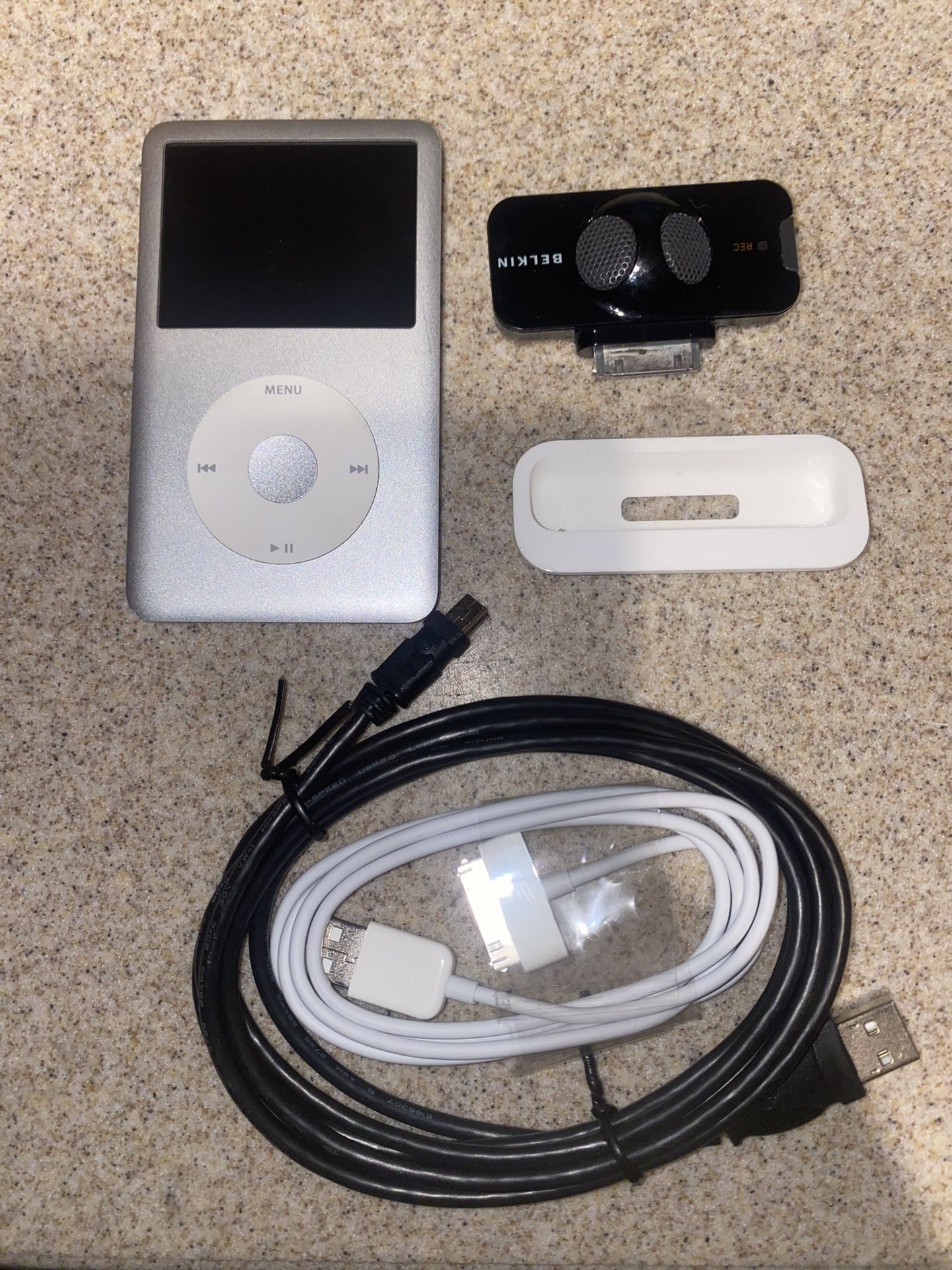 iPod 6th 80gb with Speakers