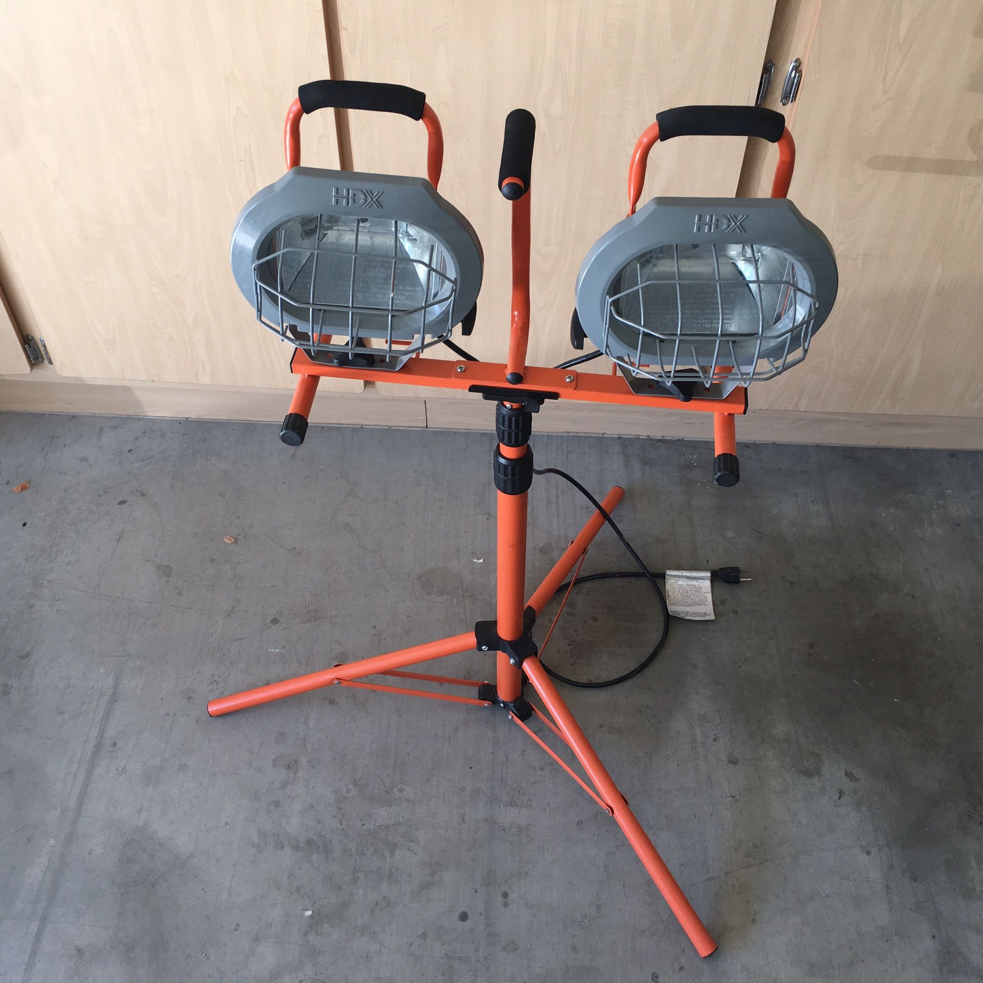 HDX 1000 watts Halogen Tripod Shop Work light