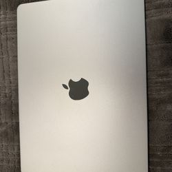 MacBook Air m3 16gb RAM 256g SSD