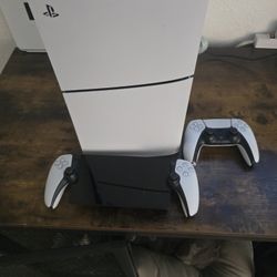 Ps5 With Portal And Controler 