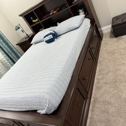 full bed with night stand