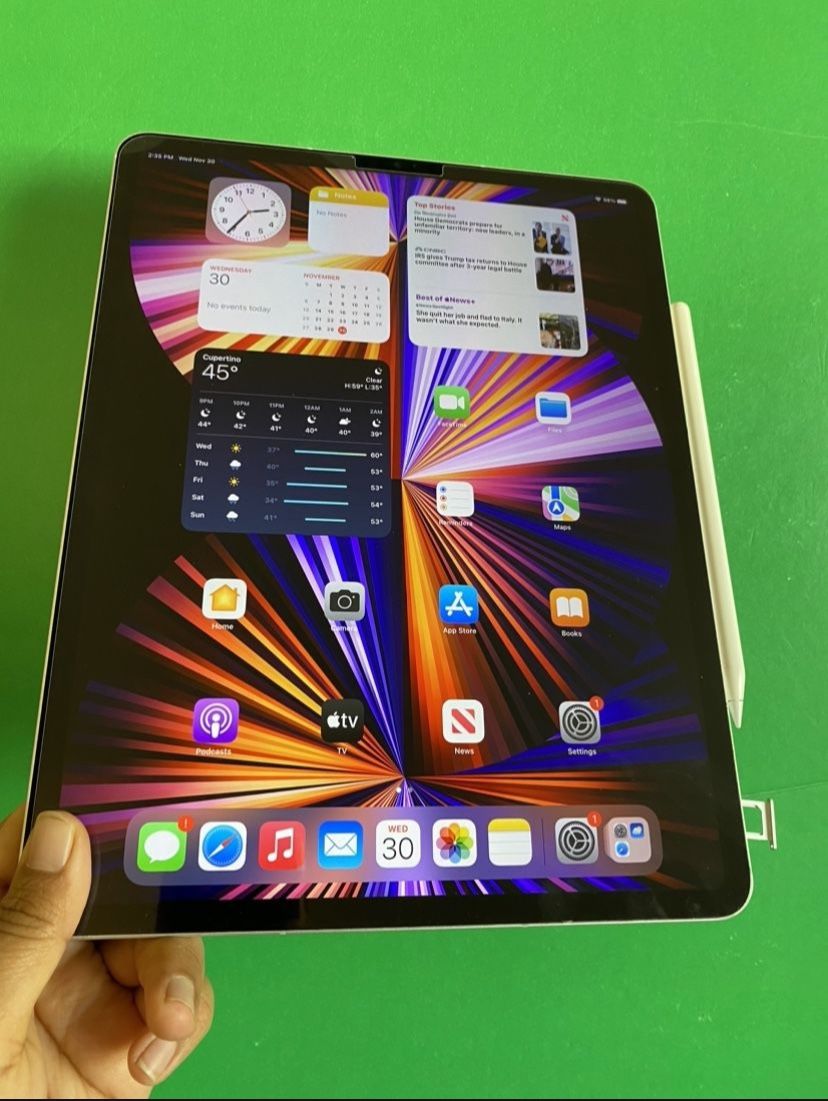 256GB Apple IPad Pro 12.9” 5th Generation ( M1 chip / XDR display / 2021) WiFi + cellular (5G) with keyboard pen & Accessories