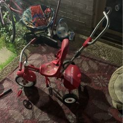 Radio flyer Steer and stroll tricycle