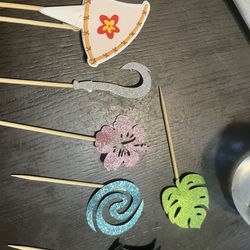 Moana Banner And Cupcake Toppers