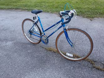 Free Spirit Dynasty Road bike rides shifts and stops GREAT