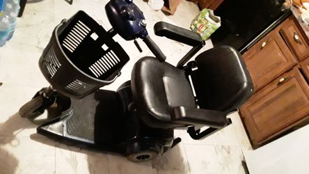 Electric scooter works good batteries good everything works good on it