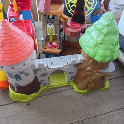 Plastic castle