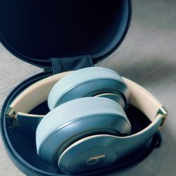 L Beats Studio3 Wireless Over-Ear Noise Cancelling Headphones - The Beats Skyline Collection - Shadow Gray