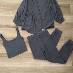 Forever 21 small women’s clothes lounge set