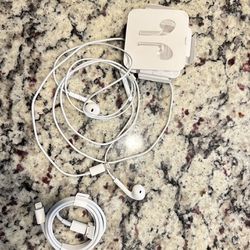 Apple Earpods - Wired Original Lightening and USB C to Lightening Cable