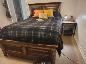 Vendo cama de madera. Wooden bed