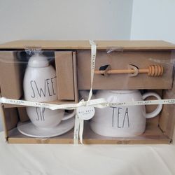 Rae Dunn 5pcs Teapot Teacup

Honey Stick Ceramic Sweet Sip Tea Gift Set