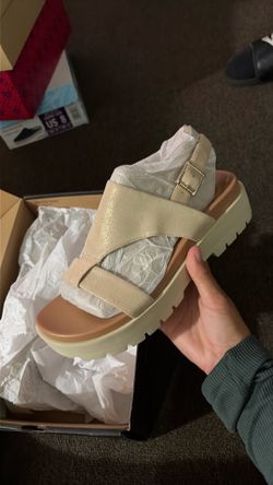 VIONIC sandals