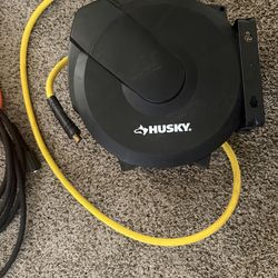Husky Enclosed Hybrid Air Hose Reel