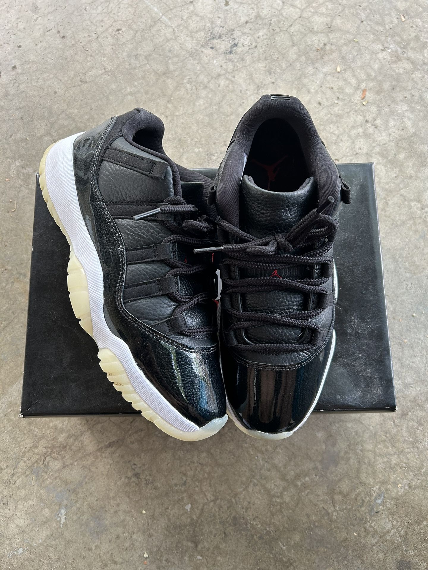 72-10 Jordan 11 Lows Size 9
