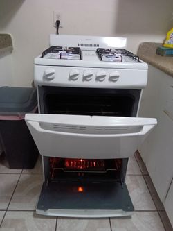Stove / estufa Hotpoint 24" ( free delivery 🚚
