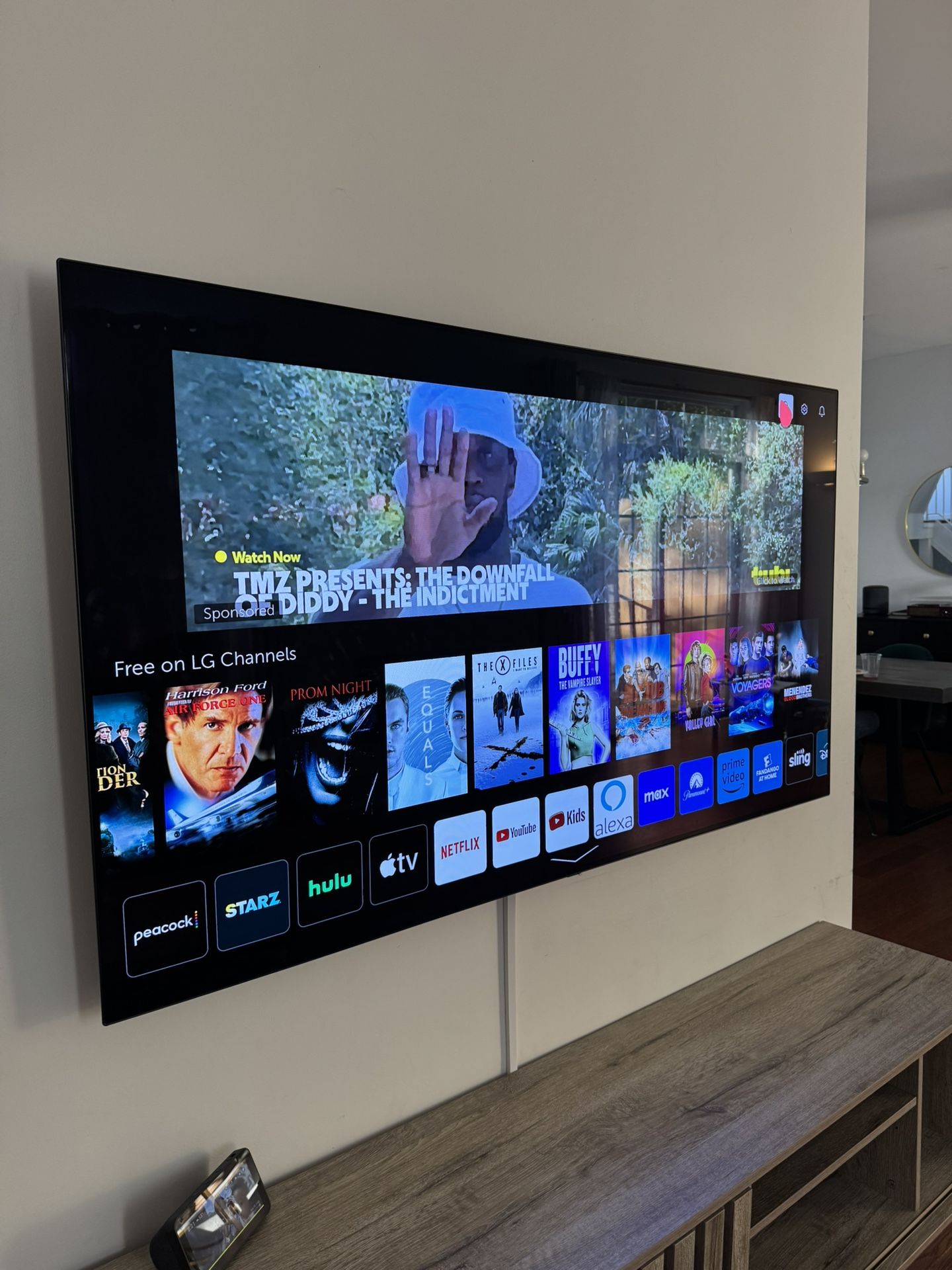 LG C9 OLED 65 Inch (Burn In)