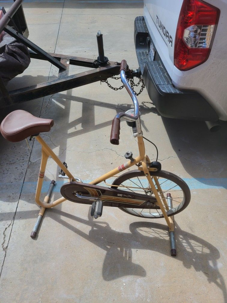 DP Vintage Stationary Bike