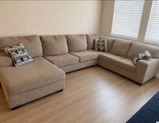 Free Delivery! Gray Sectional Couch Sofa Chaise Foot Rest Ottoman Ashley Furniture U Shape
