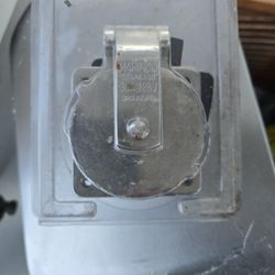 30 Amp /125v Fixed Maricopa Stainless 