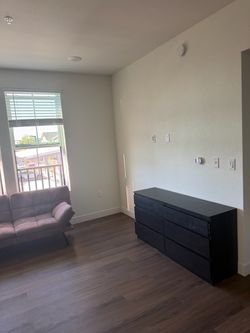 Dresser black