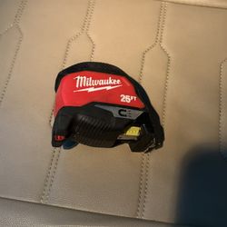 Milwaukee 48-22-1025M Wide Blade Magnetic Tape Measure - 25 Ft