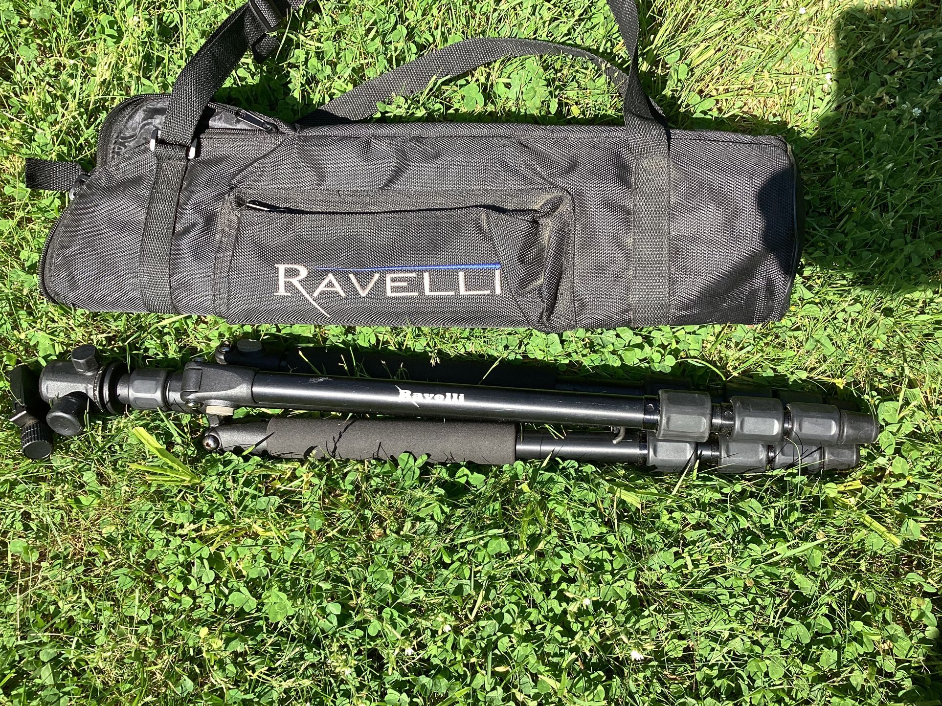 Ravelli Collapsible Camera Tripod With Travel Bag Like New Condition