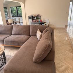 SECTIONAL SOFA 