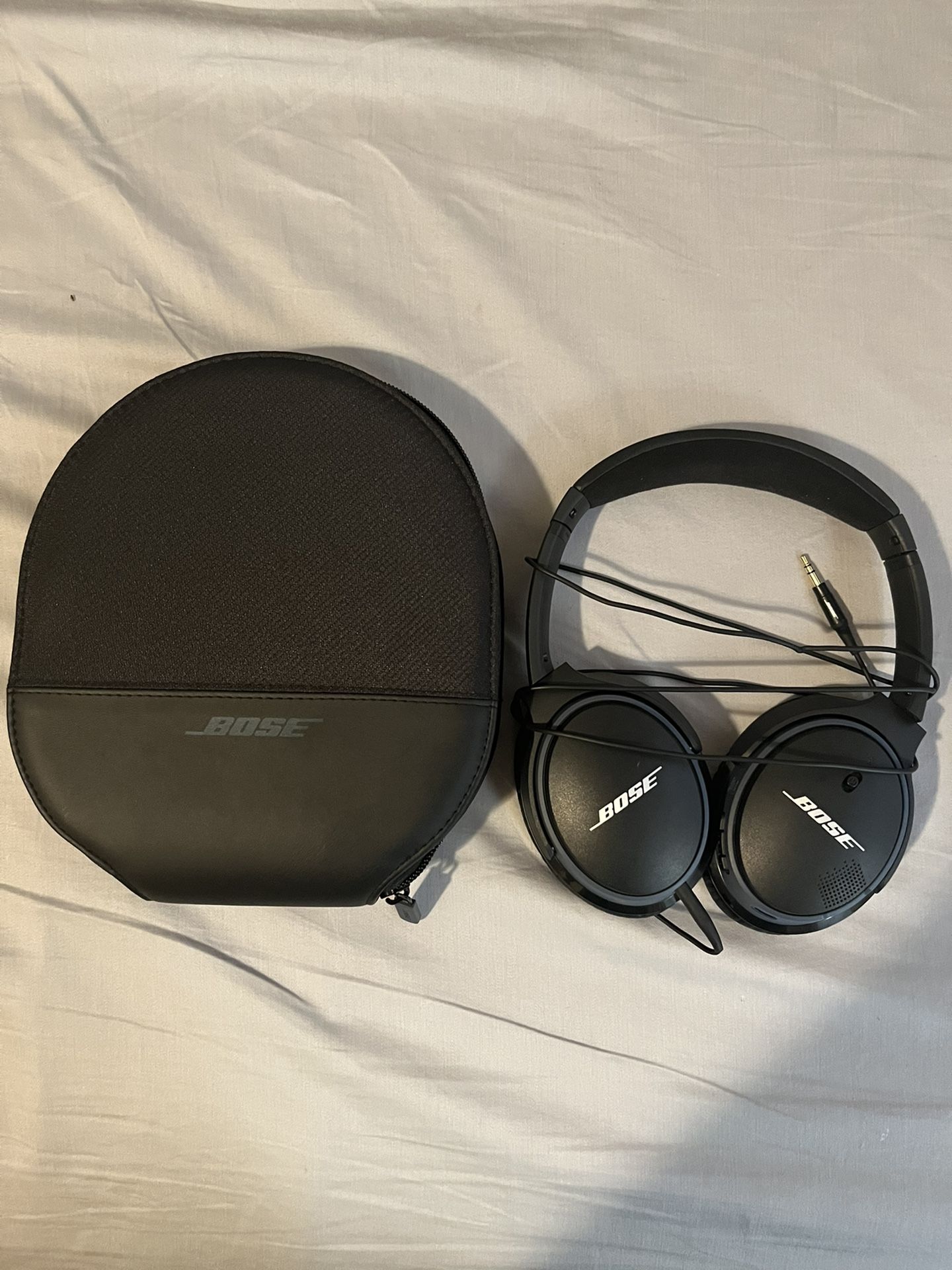 Bose Bluetooth And Wired Headphones With Case And Charger